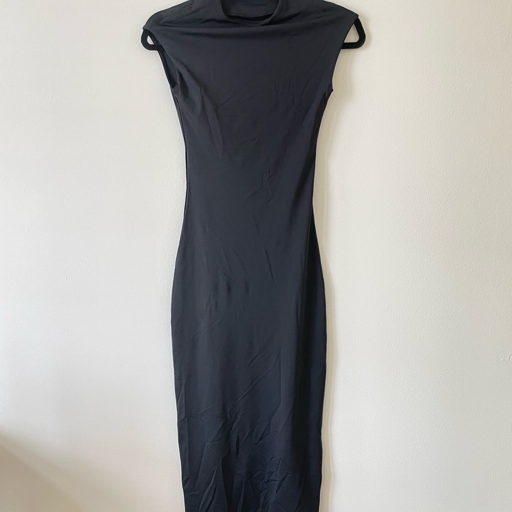 Elegant Black Sleeveless Dress